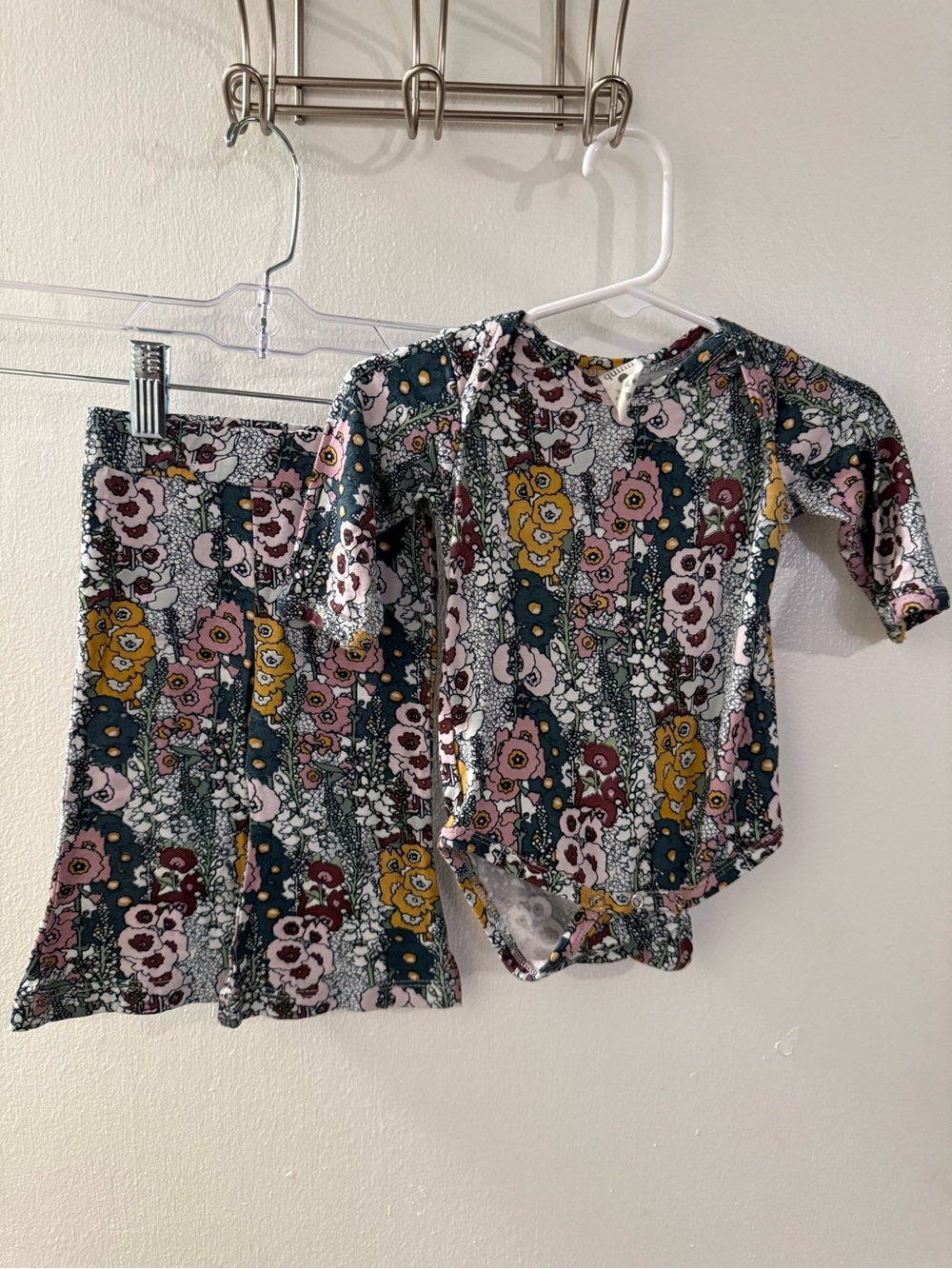 Kate Quinn Bamboo Floral 2 Piece Bodysuit Flare Pants Set 3-6M